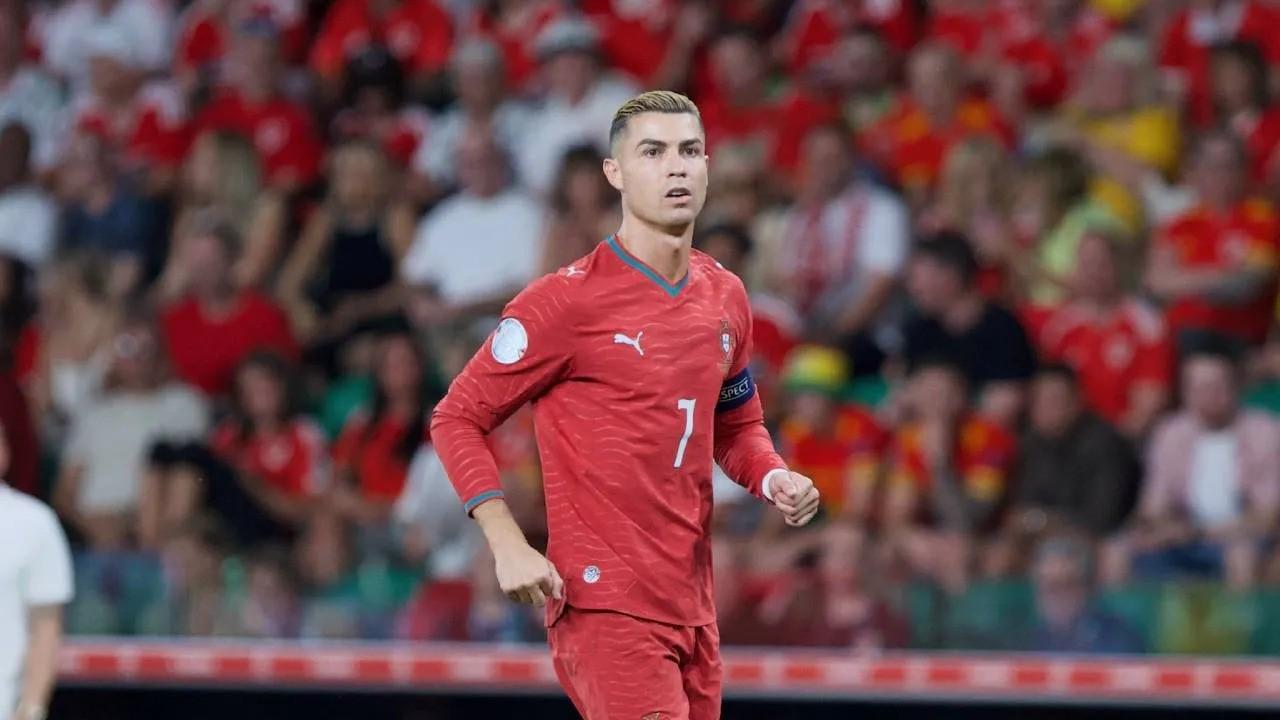 Góc Nhìn MMOO: Báo Record: Chỗ đứng của Ronaldo ở đội Bồ Đào Nha chưa ngã ngũ, chưa bàn trận ch